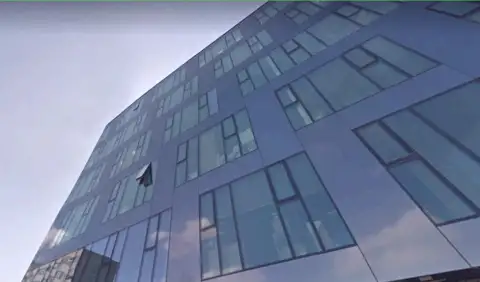 Вид на здание, в котором расположен головной офис online-обменника BTCBit